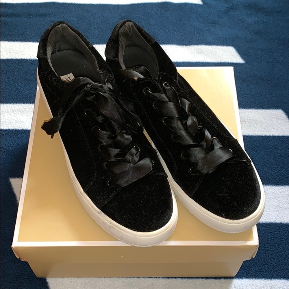 Black Velvet Steve Madden Bertie shoe